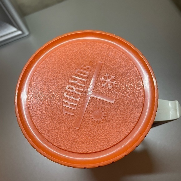 Vintage orange Thermos Pint Size 1970-80 - Picture 3 of 4
